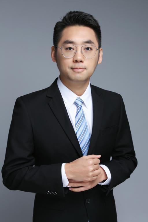 王震